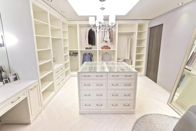 Custom-Closets-White-Wood-Bienal-Slider-Image-Inspiration-18