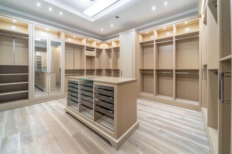 Walk-In-Closets-Beige-Bienal-Slider-Image-Inspiration-2