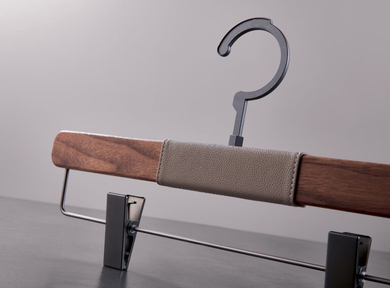 SKIRT HANGER