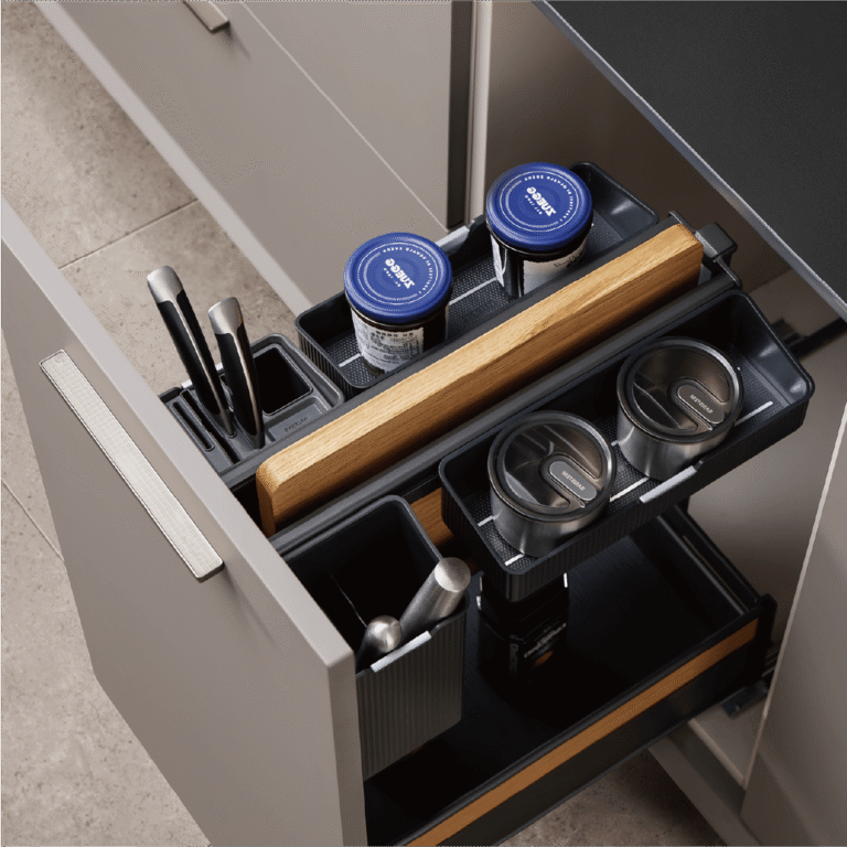 450 Integrated Pull-Out Unit (with Lift-and-Hang System)