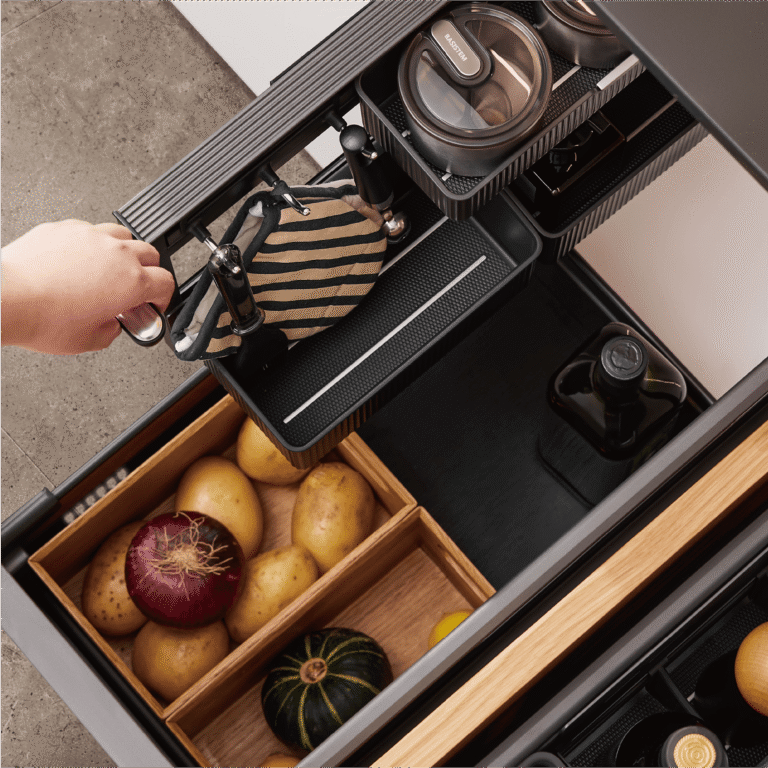 550 Integrated Pull-Out Unit (with Secondary Pull-Out Basket)